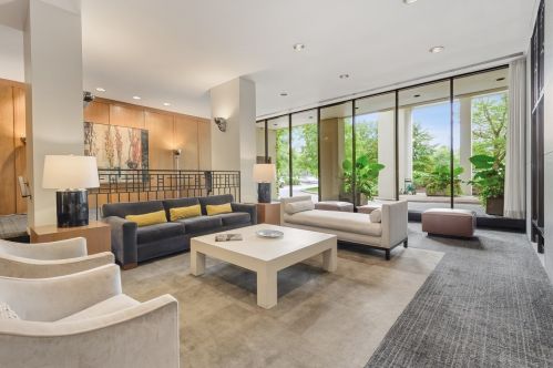 2626 Lakeview Ave, Chicago IL  60614-1809 exterior