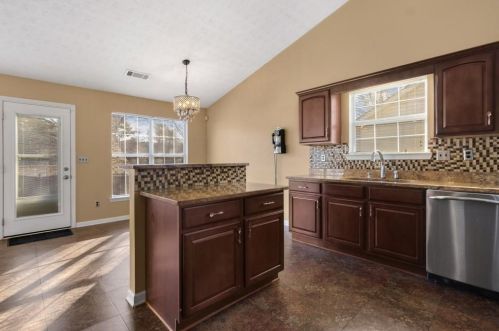 2725 Hillvale Cv Dr, Lithonia GA 30058-1856 exterior