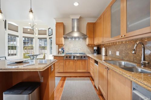 66 De Silva Is Dr, Mill Valley CA 94941-3037 exterior