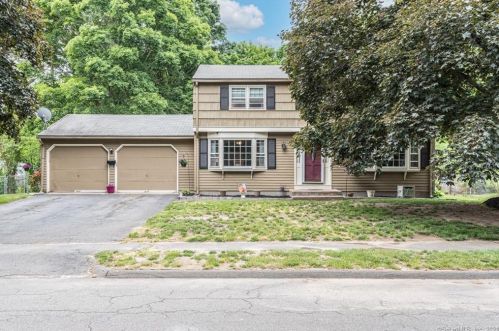 15 Carol St, Enfield, CT 06082-3029