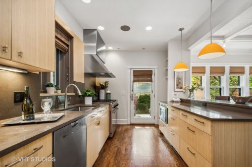 1457 Norwood St, Chicago IL 60660-2404 exterior