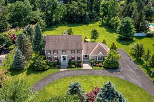 7 Meadowbrook Rd, Chester, NJ 07930-2730