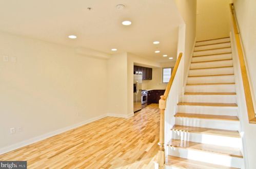 1142 Hope St, Philadelphia, PA 19123-1659