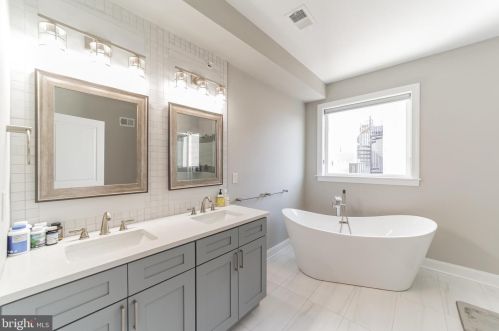 1239 17 St, Philadelphia PA 19121-5029 exterior