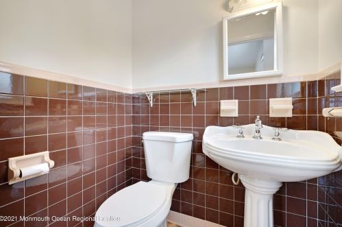 15 Glenwood Dr, Berkeley Township NJ 08721-1021 exterior