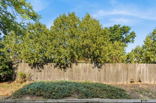 684 Irvington Ave, Maplewood NJ 07040-1623 exterior