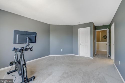 5 Cobblestone Ct, Columbus NJ 08022-1969 exterior