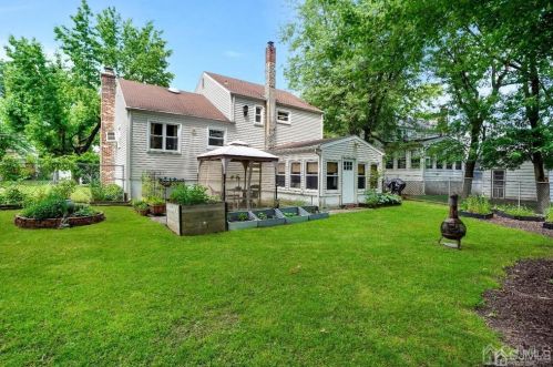 12 Pne St, Edison NJ 08817-4743 exterior