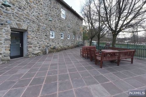 1422 York St, Mahwah NJ 07430-3268 exterior