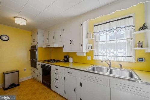 140 Acres Dr, Trenton NJ 08690-3914 exterior