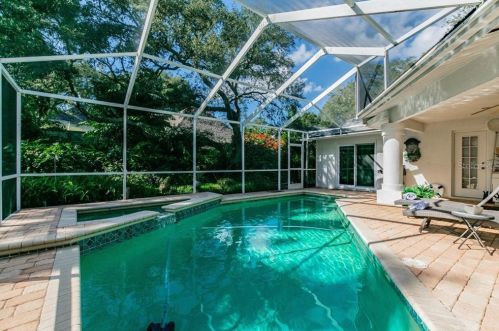 11506 Louvre Pl, Tampa FL 33617-2447 exterior