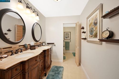 5525 Merritt Dr, Concord CA 94521-4708 exterior