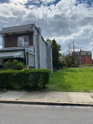 1513 Murtland St, Pittsburgh PA  15208-1157 exterior