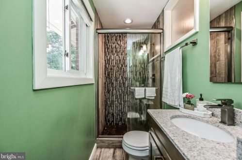 5615 Chase Ct, Alexandria VA 22312-6318 exterior