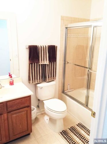 35 Forshee Cir, Montvale NJ 07645-1781 exterior