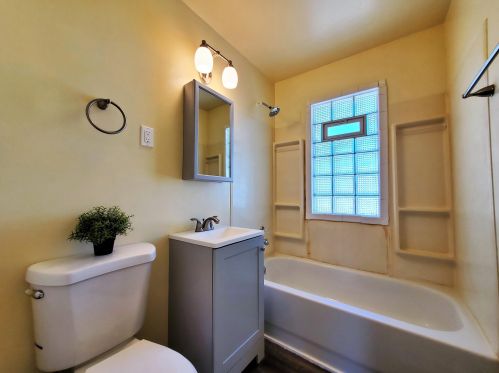 3746 61, Milwaukee WI 53216-2150 exterior