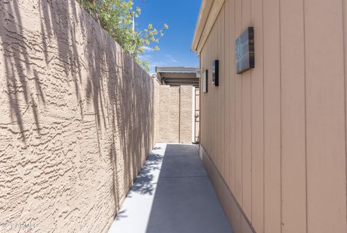 8216 32nd Ave, Phoenix AZ  85051-6022 exterior