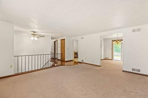 2447 Mcmonagle Ave, Pittsburgh, PA 15216-2704