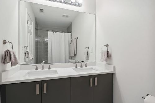 1085 Liberty Pkwy, Atlanta GA  30318-9394 exterior