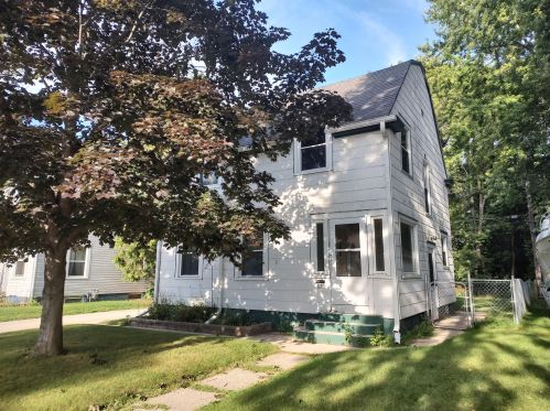 412 Riverview Dr, Manitowoc, WI 54220-3746