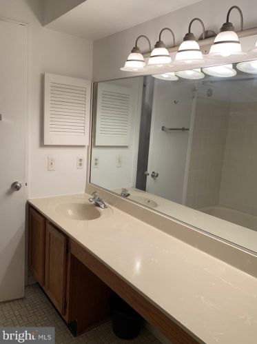 308 Trinity Ct, Princeton NJ 08540-7028 exterior