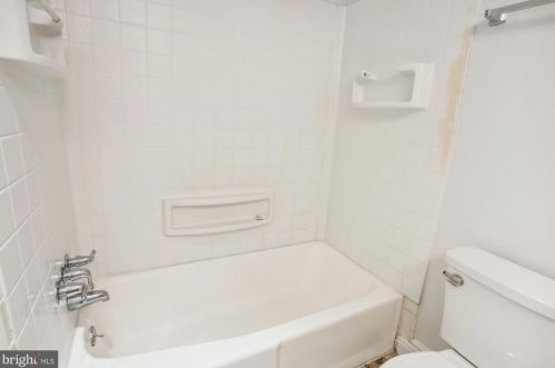 5933 Quantrell Ave, Alexandria VA 22312-2727 exterior