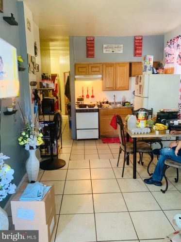 1243 33rd St, Camden, NJ 08105-4309