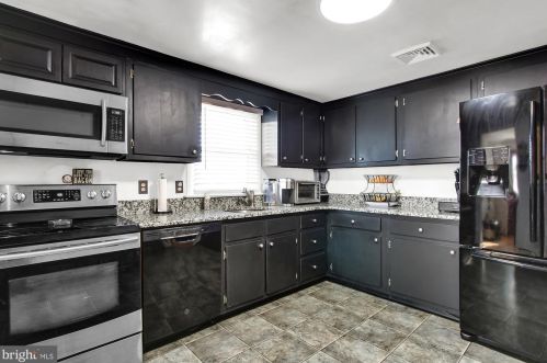 1243 Crestwood Dr, Pottstown PA 19464-2931 exterior