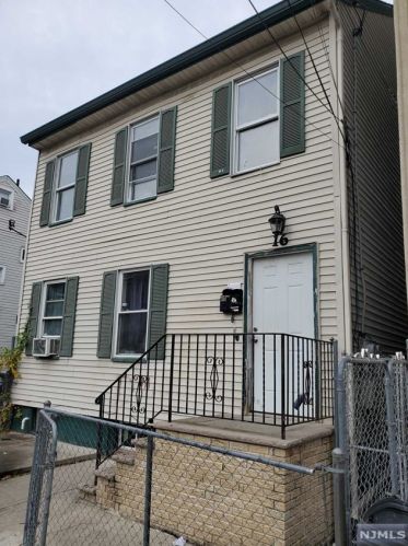 16 Amity St, Paterson NJ 07522-1811 exterior