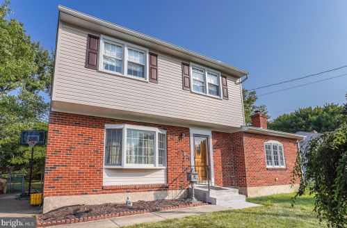 749 12th St, New Castle, DE 19720-4947