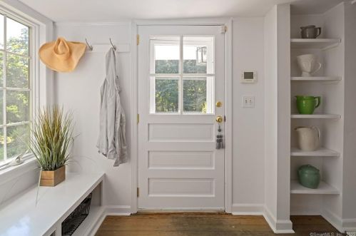 236 Norwalk Rd, Norwalk CT 06850-4318 exterior