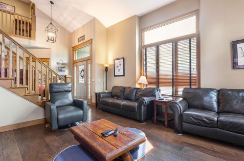 1061 Robinhood Dr, Meskegon MI  49445-2075 exterior