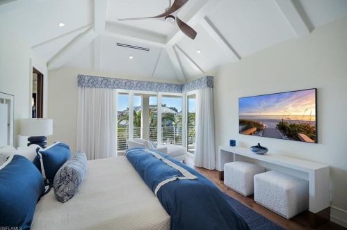 1660 Dolphin Ct, Naples FL 34102-1523 exterior