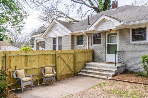 1831 Lyle Ave, Atlanta GA  30337-1204 exterior