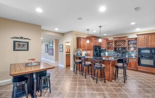 5612 Meadowbrook Ln, Bull Valley IL 60014-3009 exterior