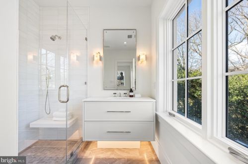 4526 Hawthorne St, Washington DC 20016-3570 exterior