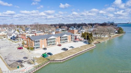 155 Water St, Cottrellville, MI 48039-3617