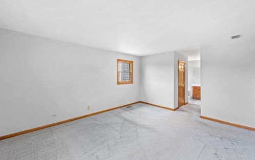 1788 Woodhaven Dr, Bull Valley IL 60014-1940 exterior