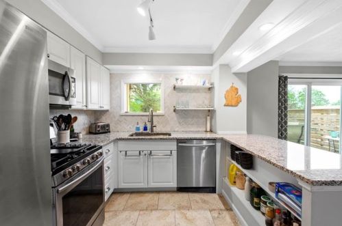 2008 Lacrosse St, Pittsburgh PA 15218-1826 exterior