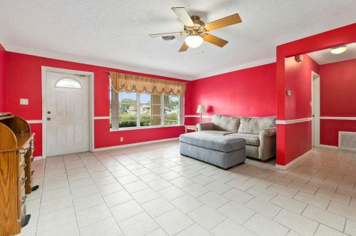 748 Oak St, Fort Pierce FL 34952-1341 exterior