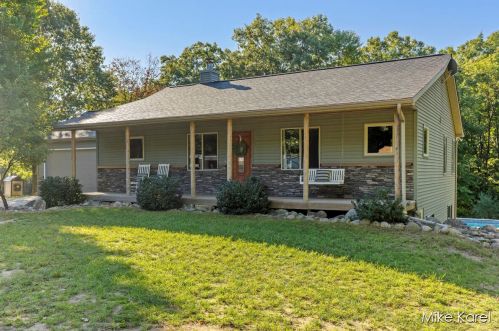 2804 Old Dutch Rd, Middlevle, MI 49333-8068