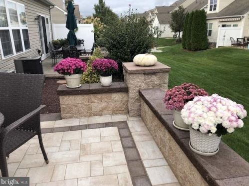 49 Falcon Ct, Trenton NJ 08690-2466 exterior