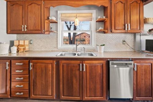 68 Irving St, Manchester CT 06042-3029 exterior