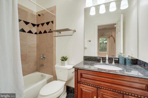 8505 Carlynn Dr, Bethesda MD 20817-4310 exterior