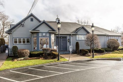 6 Nipmuc Trl, Providence RI 02904-3151 exterior