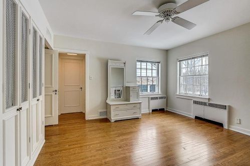 8415 Pelican Ln, Milwaukee WI 53217-2060 exterior