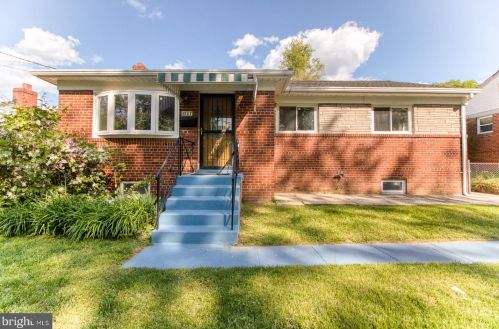 9707 Light Dr, Silver Spring, MD 20903-2213