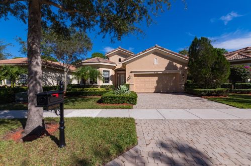 9764 Nuova Way, Fort Pierce, FL 34986-2832