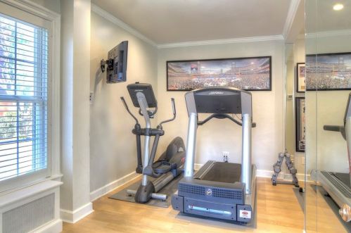 437 Bellevue Ave, Middletown RI 02840-4115 exterior