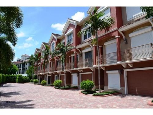 9207 Vanderbilt Dr, Naples, FL 34108-2399